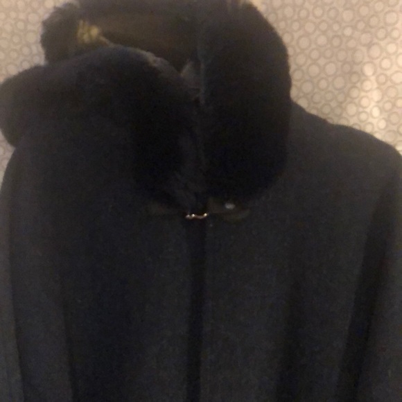 Soft Wool cape lined w/fur Navy blue green inside. - Picture 2 of 10